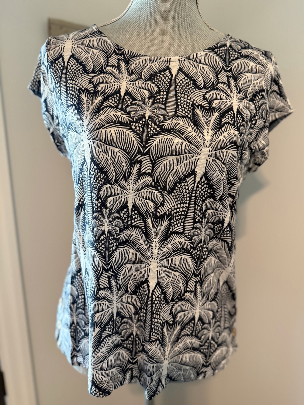 C&C CALIFORNIA Linen Blend Short Sleeve Top Whimsical Palm Trees